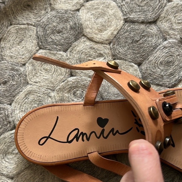 Lanvin 2011 sandal tan leather with stud detail. - Picture 3 of 5